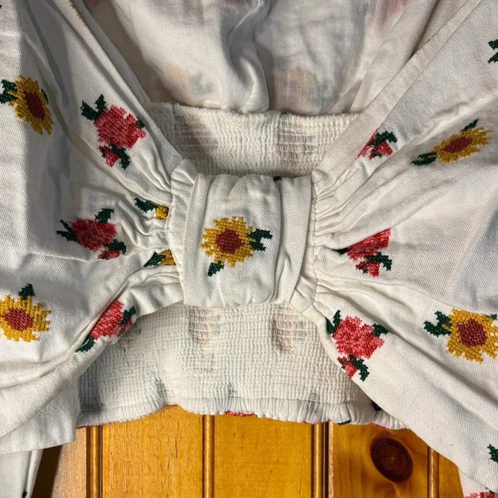 FARM Rio White Blouse with Embroidered Floral Print - Picture 3 of 8